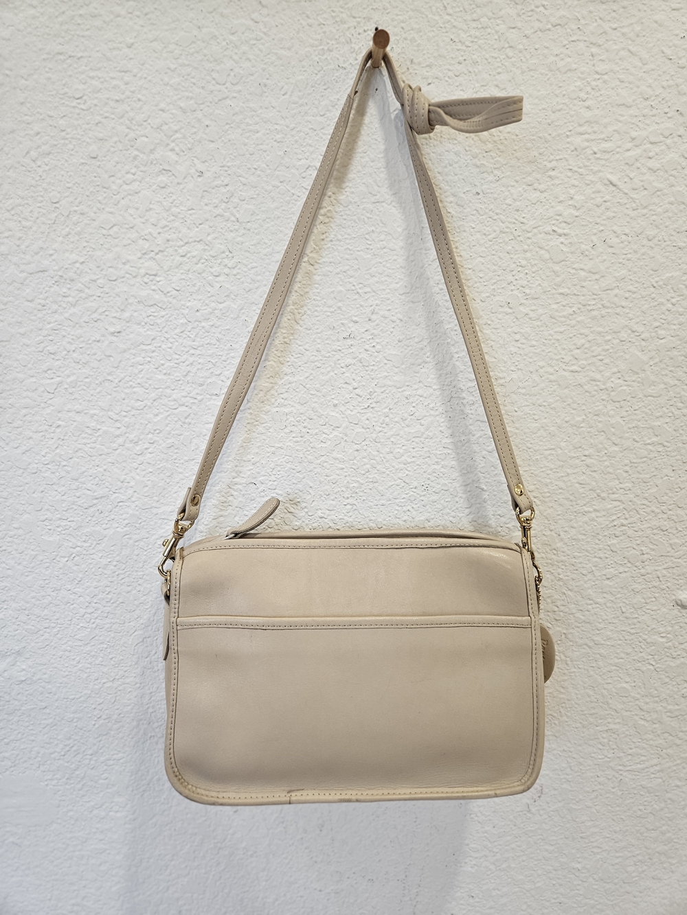 Vintage Partners by Mervyn's off-white/cream leather crossbody bag
